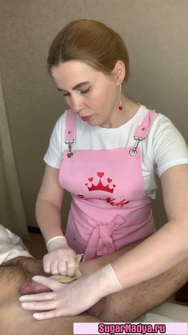 SugarNadya: 非常深的阴茎脱皮给客户