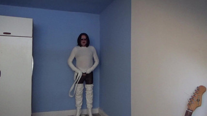 Leather Kirsten: Zlobivá v bílé kůži