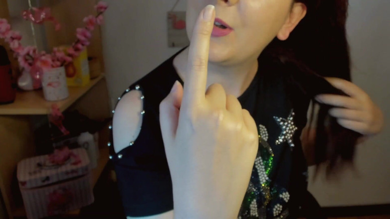 Nicoletta Embassi: Hand fetiš costum video