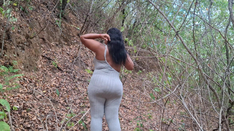 SugarPose: BBW Latina Walks Around Naked Outdoors