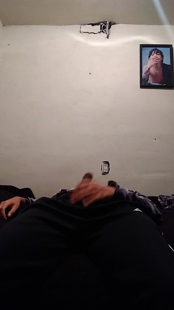 AlexAlejandro13: 诱人的大鸡巴男人偷窥他