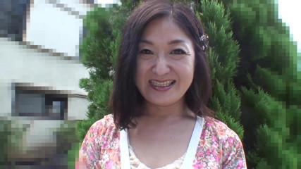 Asian Mature Climax: Morena gostosa tira roupa dentro