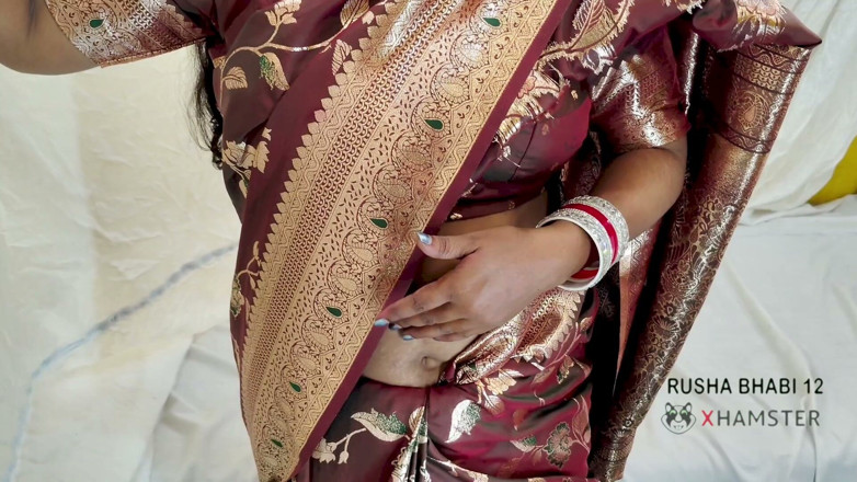 RUSHA BHABI: Cuplu indian desi proaspăt căsătorit sex romantic în primele zile ale...