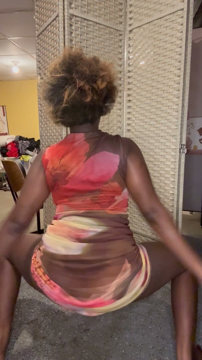 ALLIYAH ALECIA: Twerking