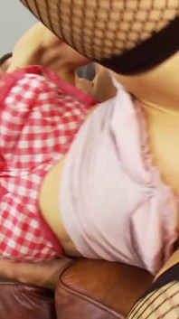 สาวผมบลอนด์หน้าอกสวยรู้จักเอาใจเก่ง