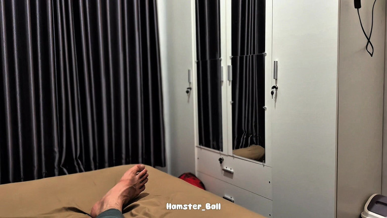 Hamster_Ball: Büyük yarağımı tuttuğu için şok olan üvey kız kardeşim