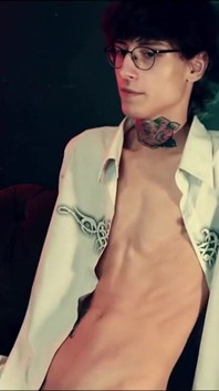Pequeño, El Tío Está Totalmente Guapo
