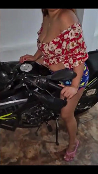 バイクの乗り方を教えてくれたら、尻を差し出すよ。アメリカ合衆国 - アメリカン