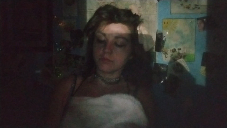 Freakshowsuckerr: Penche-moi contre le mur