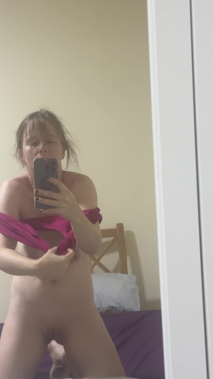 SweetLucy96: Pozdní noční zábava v posteli