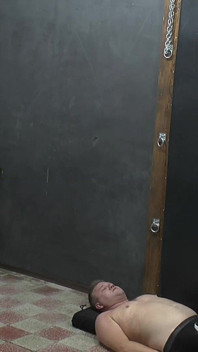 女主人nomi抽烟并被压垮！