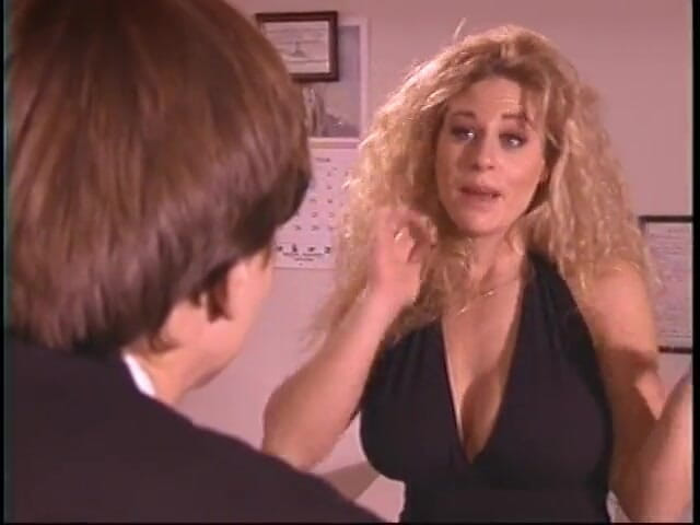 The Anal Queens: Rubia sexy disfruta del placer anal de gran polla