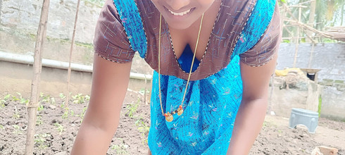 Telugu honey lips: Mujeres indias del pueblo follando con el dueño de una...