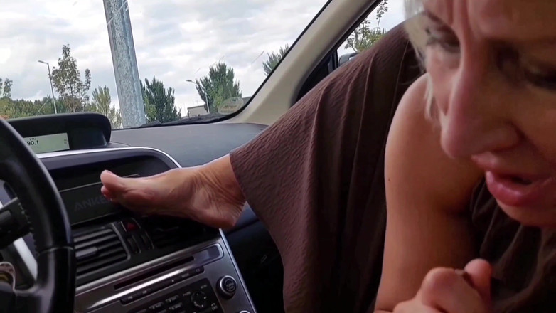 Selena701: Berambut perang amatur matang Selena menikmati seks harian