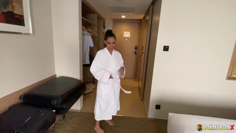 John Tron X: Johntronx - tvrdý anální sex se sexy holkou ve žlutých bikinách
