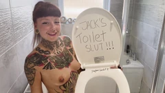 渴望撒尿的荡妇深喉和混乱