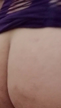 Una bella ragazza egiziana sta facendo sesso sulla telecamera con la sua amica intimo
