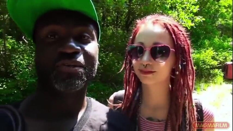 Magmafilm: Fată emo germană cu dreadlocks și piercing-uri