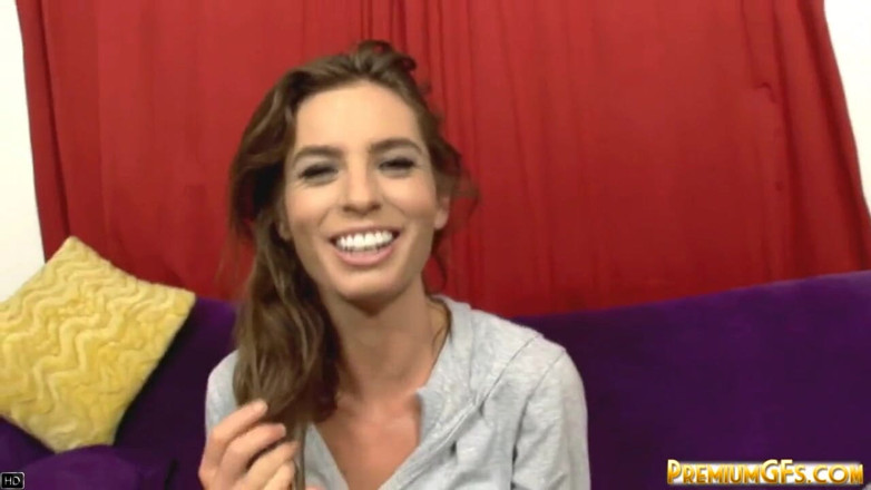 Premium GFs: Vedeta porno slabă Naomi în acțiune cu futai dur