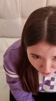 Versione completa Padrona di appartamento carina ragazza ha consentito al cliente di scoparsi insieme al contratto di affitto