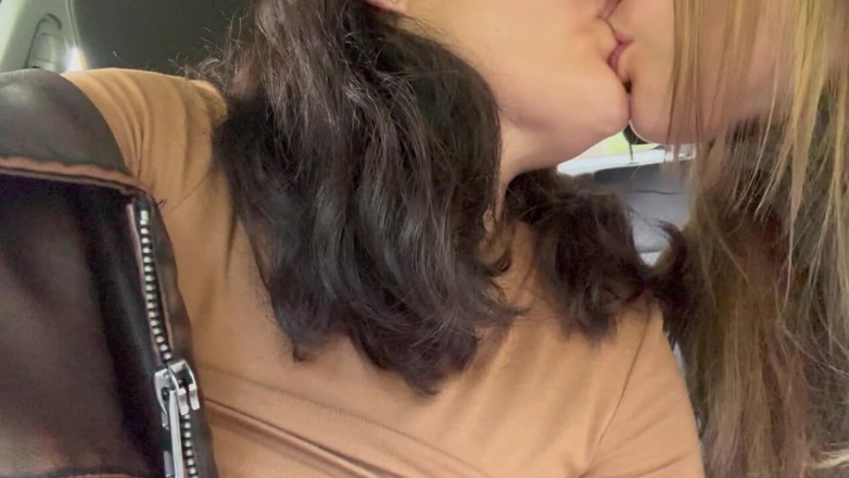 scarlettandc: Lesbians Having Fun Outside