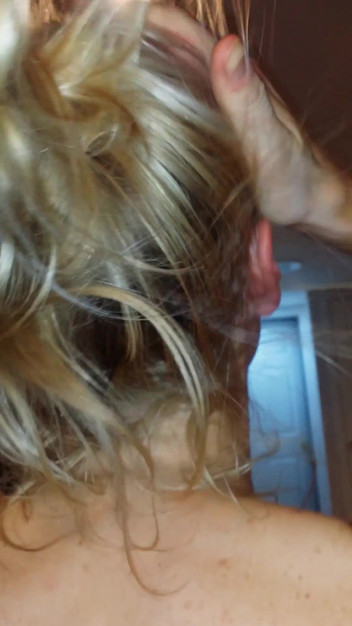 American Blonde Wife: Suri rumah Utah Mormon sebenar mengongkek gaya doggy untuk creampie