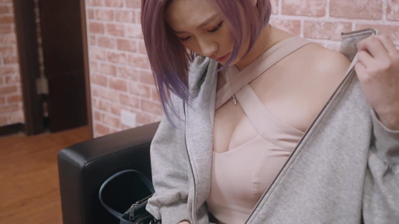 Asian Milfs n Teens: Awek miang Cina dapat pancutan mani penuh sebagai hadiah ulang...