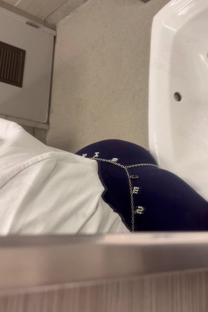 Anye Meshell: Pisces Pussy