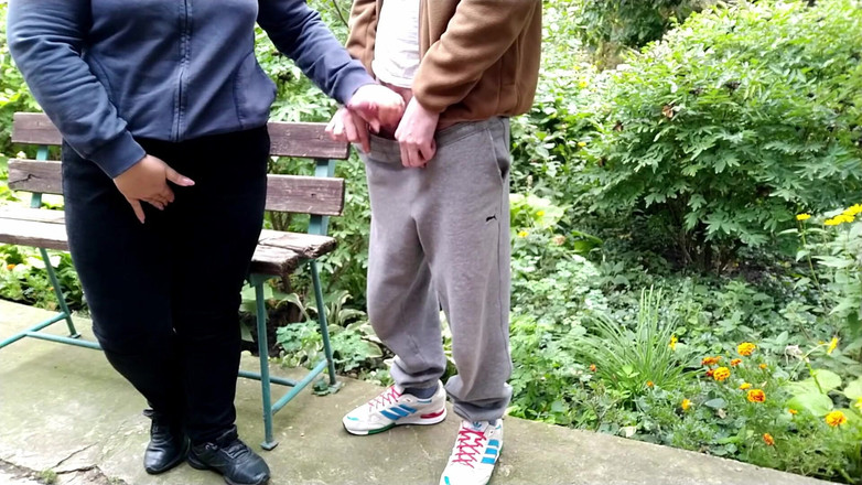 OurFetishLife: お願いします、お義母さん、後背位でかがんで、あなたのジーンズに射精したいです