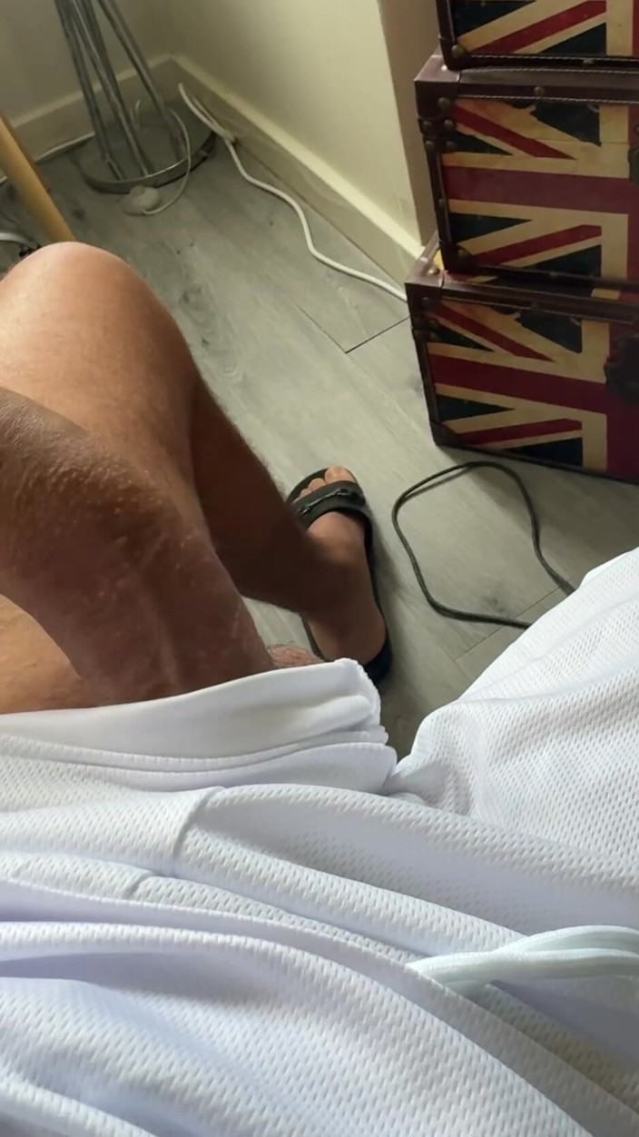 Kadu: Poți Rezista Pulei Mele Uriașe? Îmi Place Să Fut O Gaură...