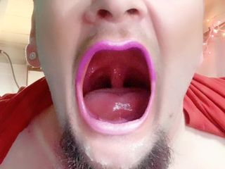 King Of Crossdress: Величезний рот і сперма