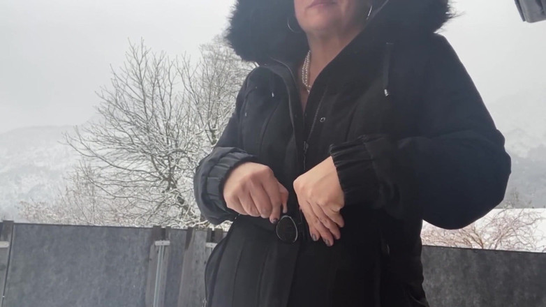The HuCow: Come on. I show you my nipples outside