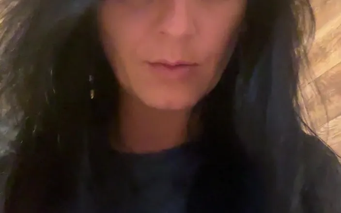 MilfyCalla: Hungry Pussy Pee in the Toilet and She Licks Her...