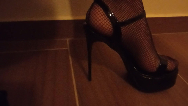 Georgia cross: Fetiș cu picioarele