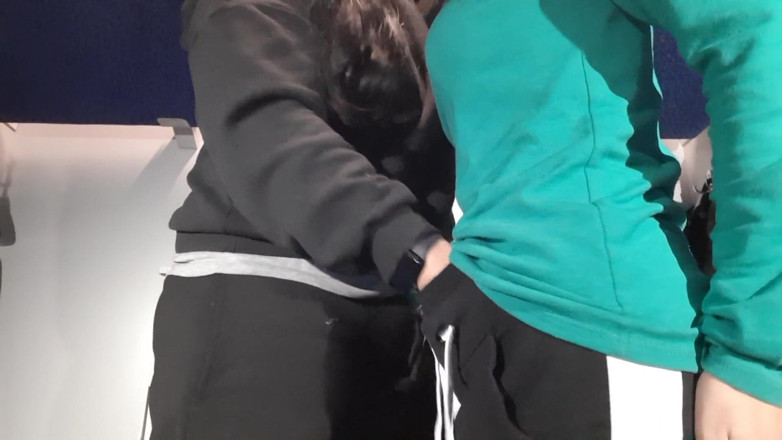 Lesbian-illusion: 기차 칸에서 무작위로 모르는 사람과 섹스하는 핫한 레즈 섹스 - 레즈 환상