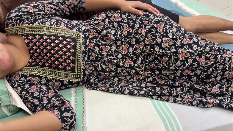 Hornycouple149: Si Dia Marah, Kami Berkongsi Katil Bujang, Audio Hindi Penuh