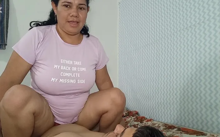 Valkyrieandluigy: Beautiful Breastfeeding Blouse