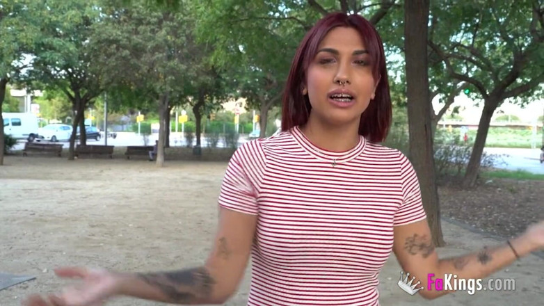 FAKings: Hon vill ha mer och mer! Valeria toppar sig själv...