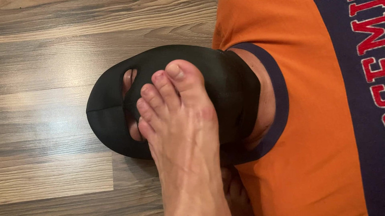 PriyaNaavya: Mistress Anita Fucks Slave's Mouth with Her Feet
