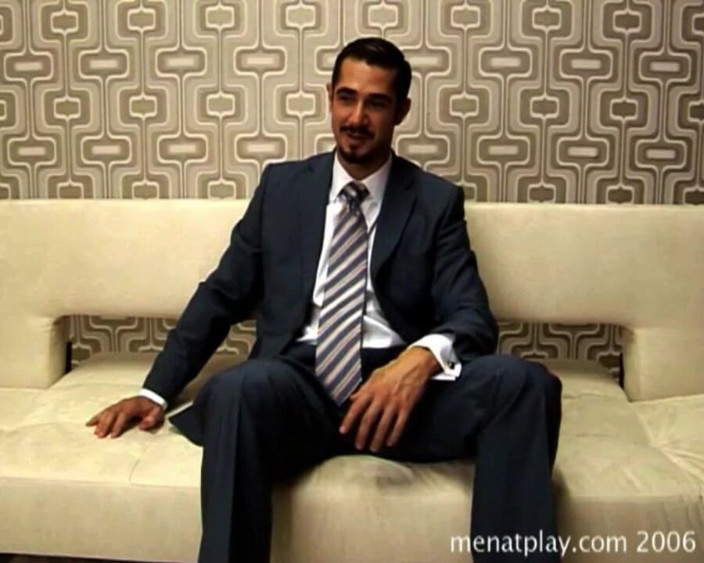 MenAtPlay: Profil Bintang Dean Monroe