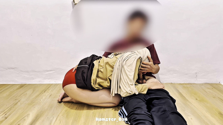 Hamster_Ball: 18+ muslimische highschool-mädchen lernen in der Schule, mit Gärtner zu