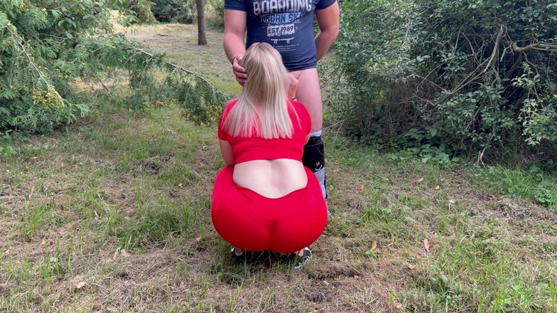 Christy X Taylor: 森の中で友人の妻の口にしゃぶり、射精しました