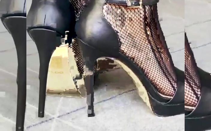 Georgia cross: High Heels Black Dreams
