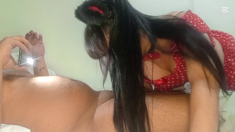 Ladyboy69: Wanita transeksual kecil molek dengan deepthroat dan menghisap zakar yang...