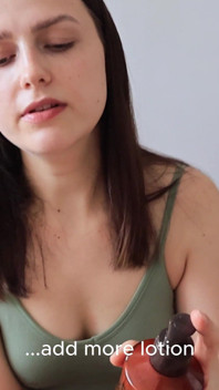 Branlette Avec Lotion: Massage De La Bite Et Éjaculation Sur Les Mains