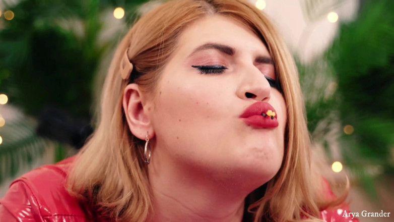 Arya Grander: Femdom, POV, géante, vidéo, lesbiennes en latex, pvc, Arya Grander