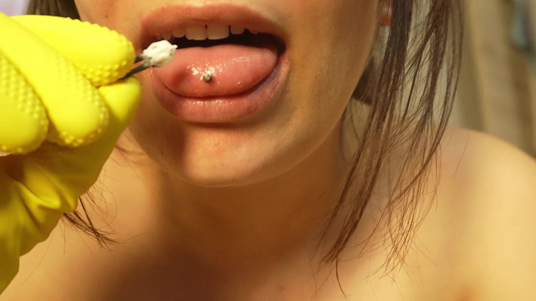 AmayaMori: Giantess Girl Traps Tiny Humans in a Box for Her...