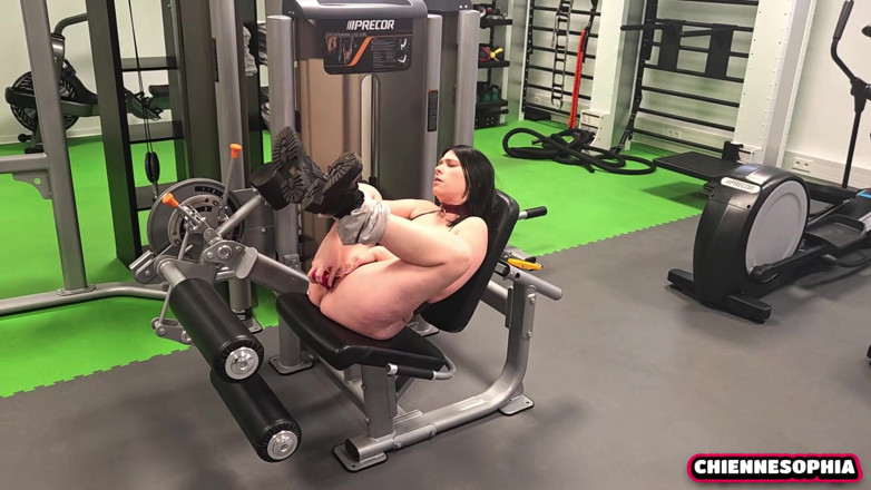chienne sophia: Saya melancap di gim
