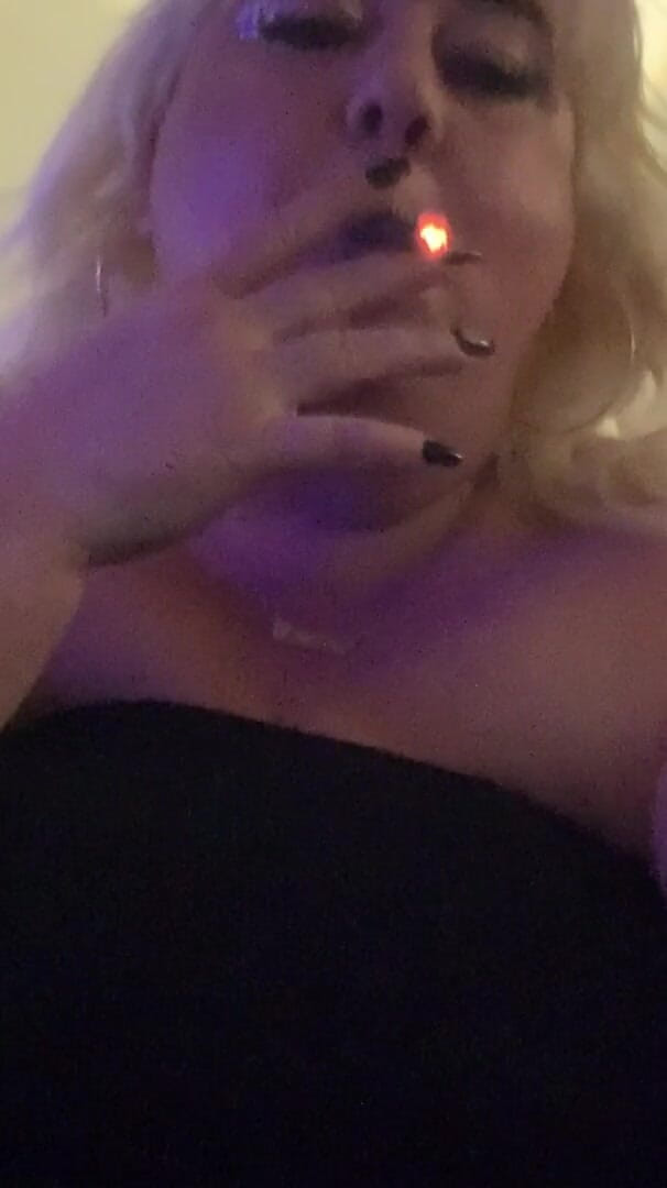 Titties and Smoking (Blanca Girl BBW)