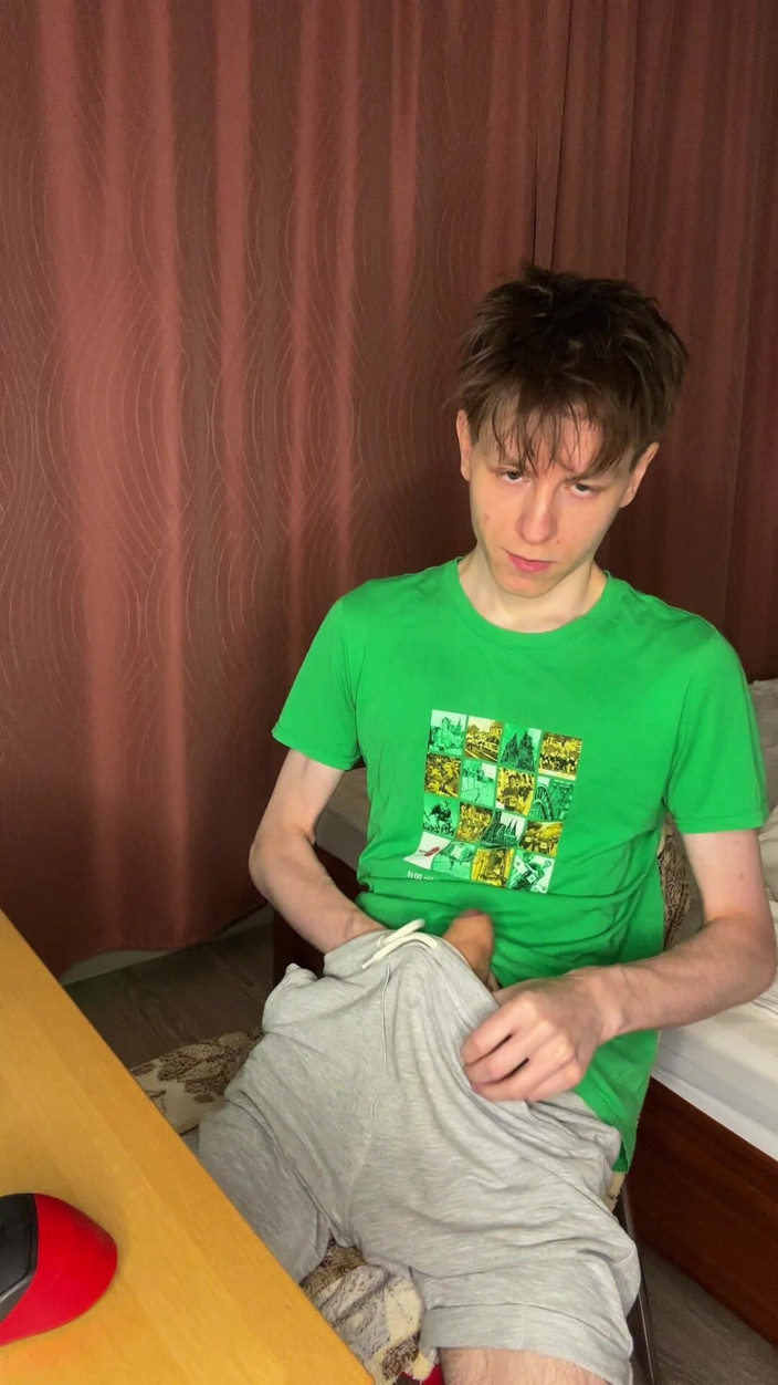 Morflot24: Kijken hoe de aderen op mijn grote lul komen tijdens...